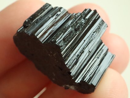 cerny turmalin spalik valecek leskly ryhovany 1