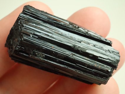 cerny turmalin cesky polodrahokam 1