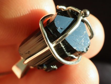 cerny turmalin privesek 1