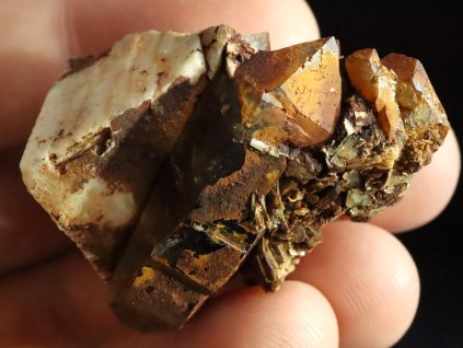 zahneda krystal muskovit limonit patina 1