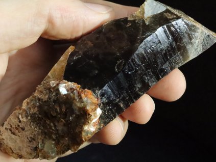 morion fragment krystalu vnitrni svet kvalitni cerna barva 1