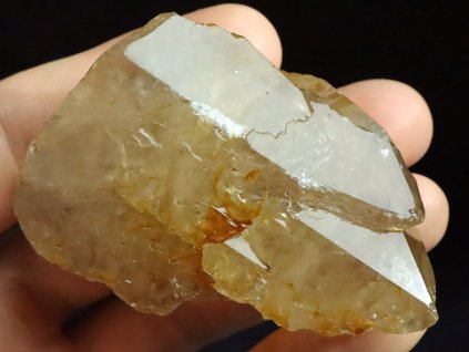 zahneda srostlice krystalu 1