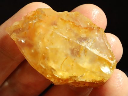 citrin zlomek krystalu hezky zluty kamen 1