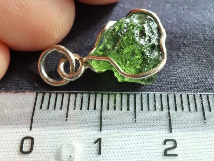 vltavin stribrny privesek 2