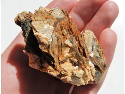 muskovit lupeny krystaly prirodni kamen vysocina cr obrazek 2
