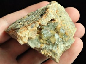 fluorit kamen kozli cesky zeleny krystaly kostky kosticky esteticky 1