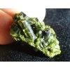 epidot srostlice zelene brcalove zbarvene krystalky 3