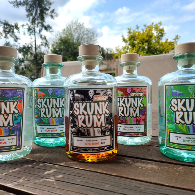 Recenze: SKUNK rumy a jejich srovnání.