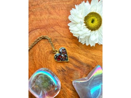 cesky granat nahrdelnik vesna