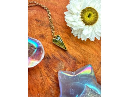 vltavin zlaty nahrdelnik vesna