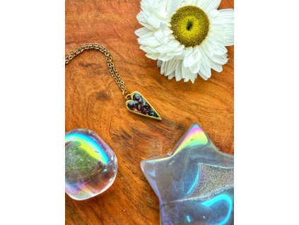 cesky granat vesna nahrdelnik