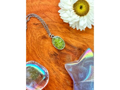 olivin ze smrci vesna nahrdelnik