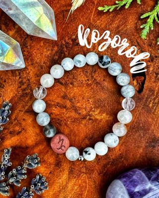 ✨ Kozoroh ♑ ✨ Znamení klidu, vytrvalosti a tiché síly. Tento náramek jsem tvořila s kameny, které Kozoroha krásně...