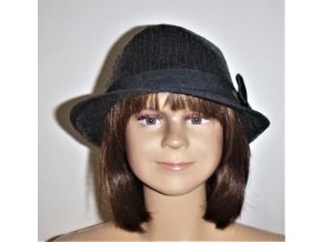 ČERNÝ KLOBOUK lesklý s flitry a mašlí