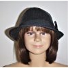 ČERNÝ KLOBOUK lesklý s flitry a mašlí