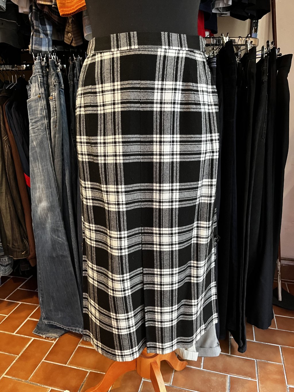 Dlouhá kostkovaná vintage sukně (S)