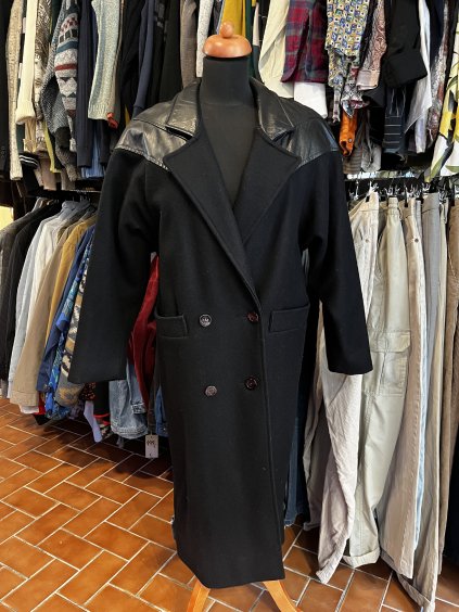 Černý vlněný kabát s koženými detaily (S)