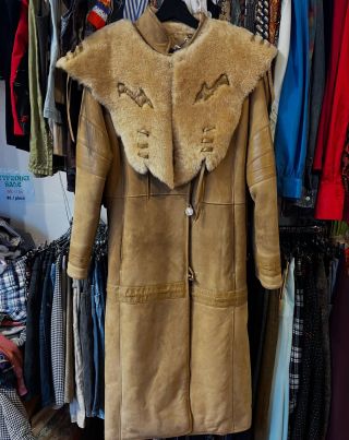 Novinky v krámku! Tohle je pouze výběr z novinek, které najdete ode dneška na štendrech ❤️ Vše jsou to top vintage kousky...