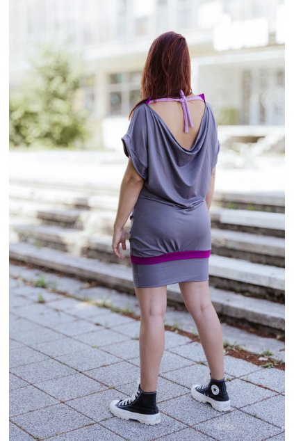 Šedo-fialové voľné šaty