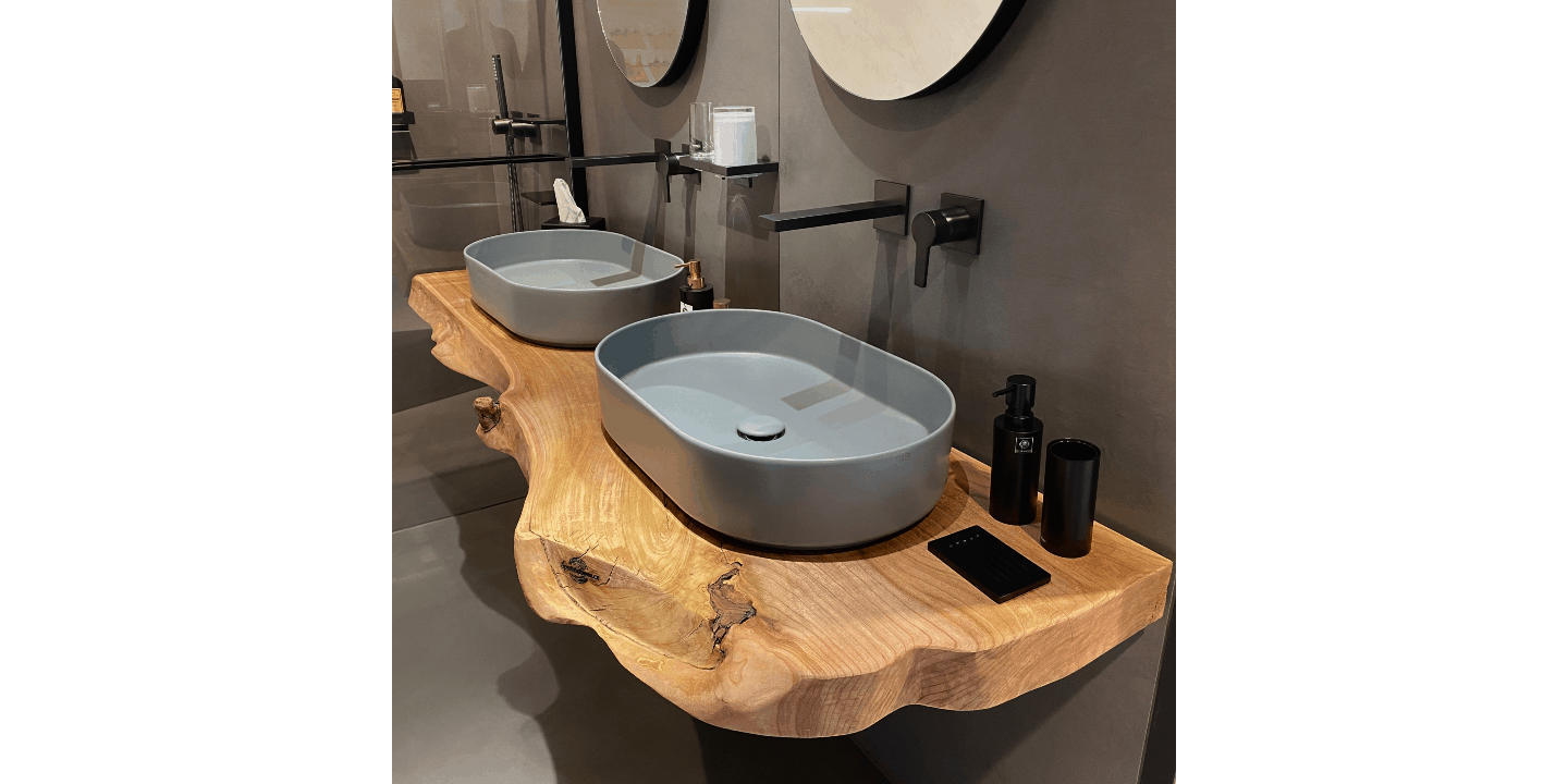 Dřevěná deska pod umyvadlo: masivní dřevo, které dává koupelně charakter