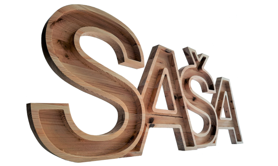 V dielni Drevená Kata nájdete okrem drevených obrazov a dekorácií aj ďalšie drevené doplnky, ako dekoratívne písmená, drevené zvieratká do detskej izby, či misky vyrezávané z masívu.