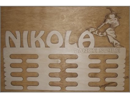 Věšák na medaile se jménem střední