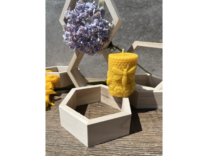 Svíčka válec včela,kvety