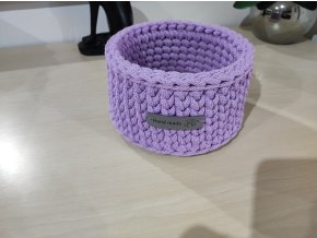 Kulatý háčkovaný košíček lila