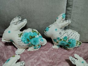 Ručně šitý zajíček