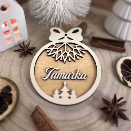 Drevená vianočná ozdoba s menom - stromček