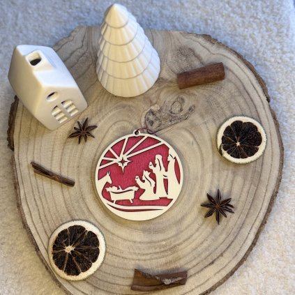 Sada 4ks drevených vianočných ozdôb s červeným pozadím