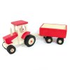 Červený traktor s valníkem