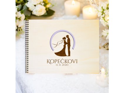Svatební dřevěné fotoalbum pár v kruhu