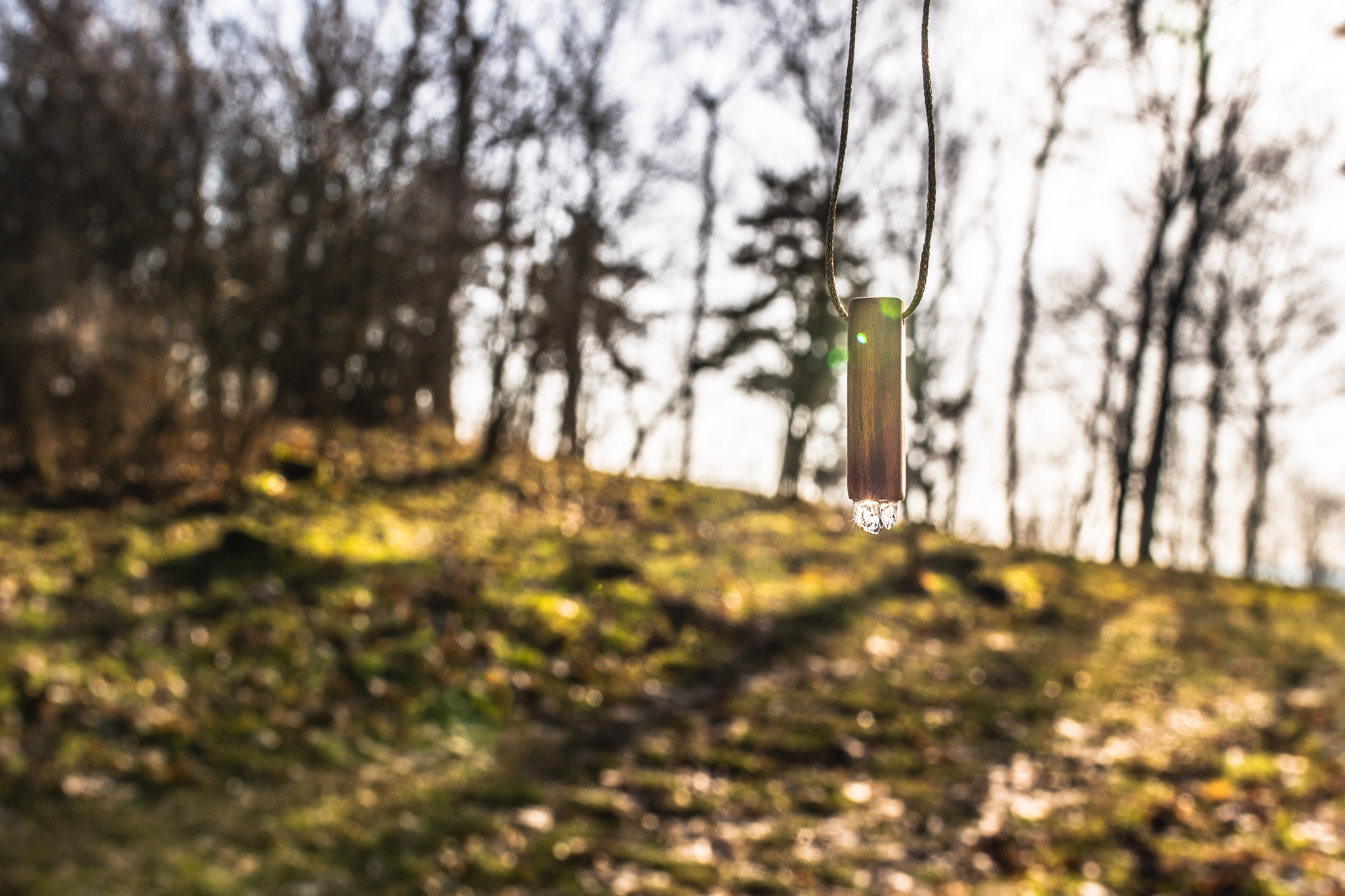 Švestková Prasklinka s Křišťálem. Každá prasklinka je a bude absolutním originálem...Dřevíčko jsem ošetřila pomocí přírodní směsi Odie’s oil. (Vyrobeno ručně)