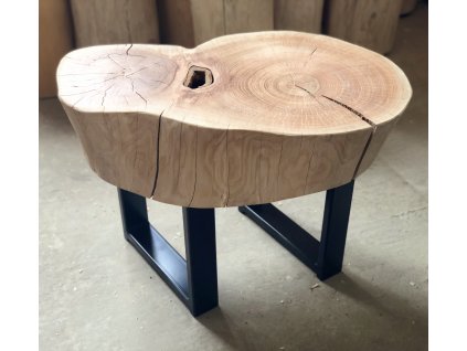 Stůl z třešňového dřeva