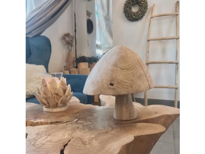 Ručně vyřezaná, dubová houba z celistvého kusu dřeva