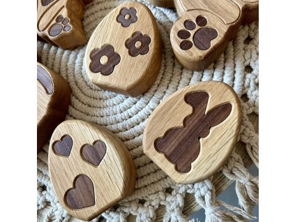 Zajíc a vajíčka v kombinaci dub a americký ořech