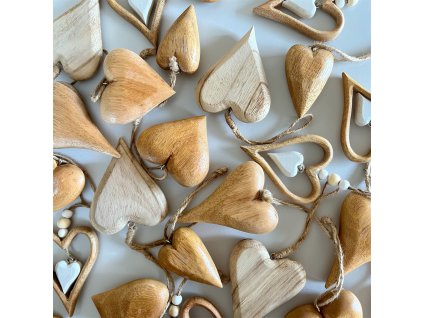 dřevěné srdíčko, srdce ze dřeva, masivní dřevěné srdce