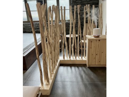 Dřevěný paraván z masivu – přírodní dělící stěna na míru