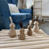 Dubová figurka minimalistického zajíčka