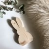 Dřevěný zajíček z masivního kusu dřeva