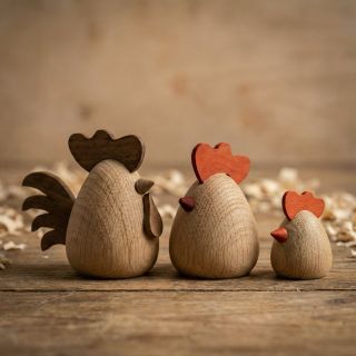 Naše nová edice autorských figurek je ještě propracovanější než ta loňská ✨ Které se vám líbí víc? Nová verze (foto 1–2)...