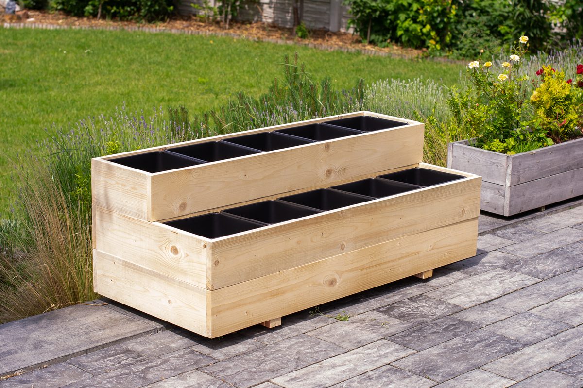 Dřevěný jahodník 130 cm ve dvou schodech – reálná produktová fotka