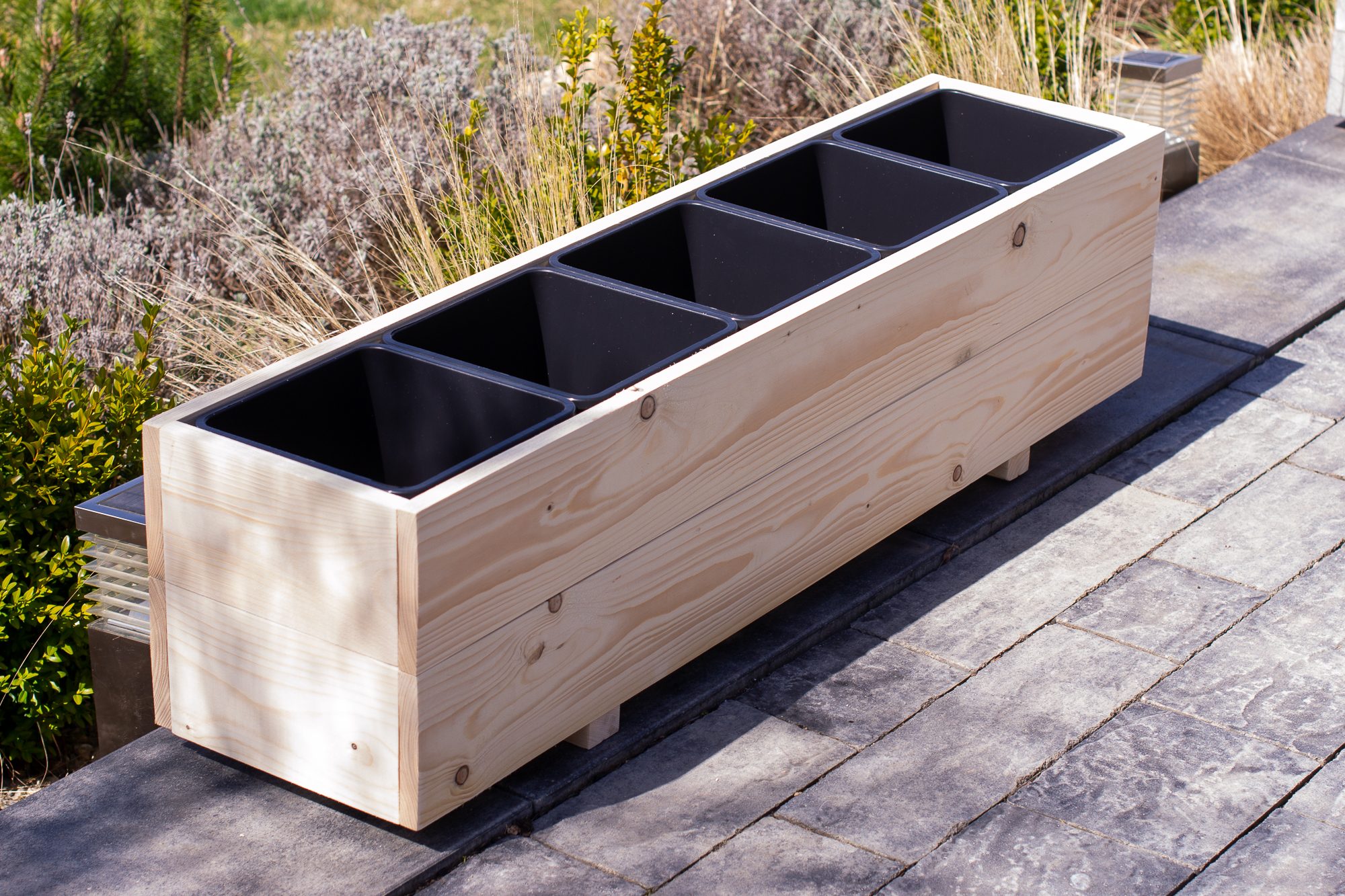 Dřevěný truhlík bez nátěru – holé české dřevo