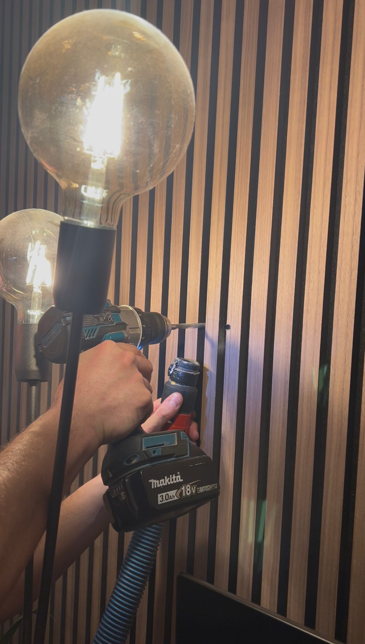 akusticke-panely-montaz-policek-1