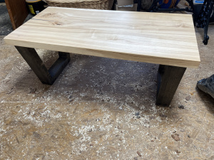 Jasanový stoleček detail