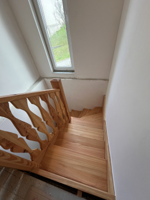Vestavěné skříně pod schody
