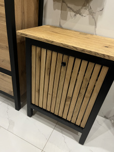 Dubový prádelní koš vestavěný