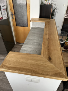 Masivní dubový pult