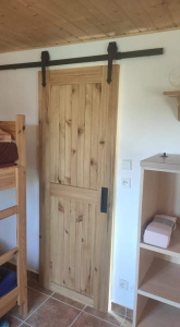 Dřevěné posuvné dveře z borovice